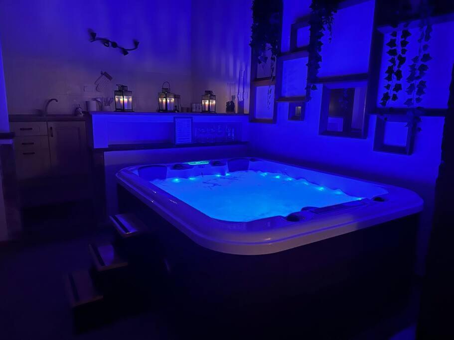 Relax Nella Jacuzzi In Toscana Colle Val D'Elsa Exterior foto