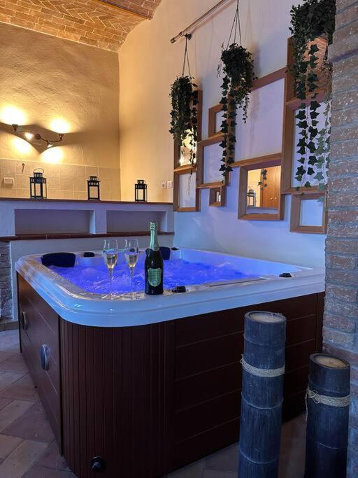 Relax Nella Jacuzzi In Toscana Colle Val D'Elsa Exterior foto