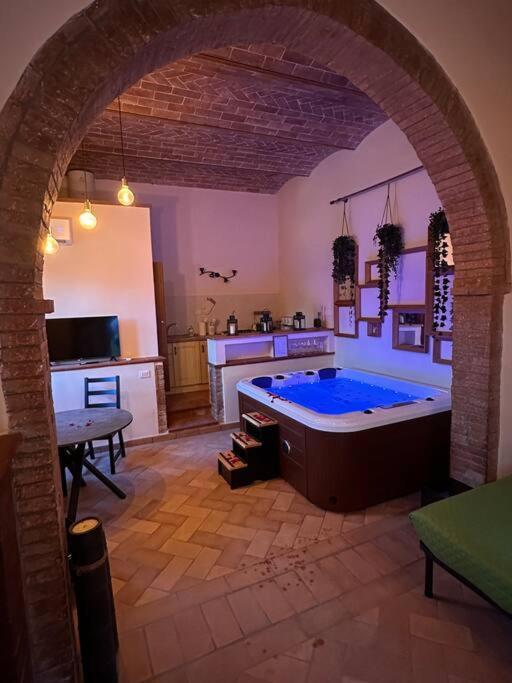Relax Nella Jacuzzi In Toscana Colle Val D'Elsa Exterior foto